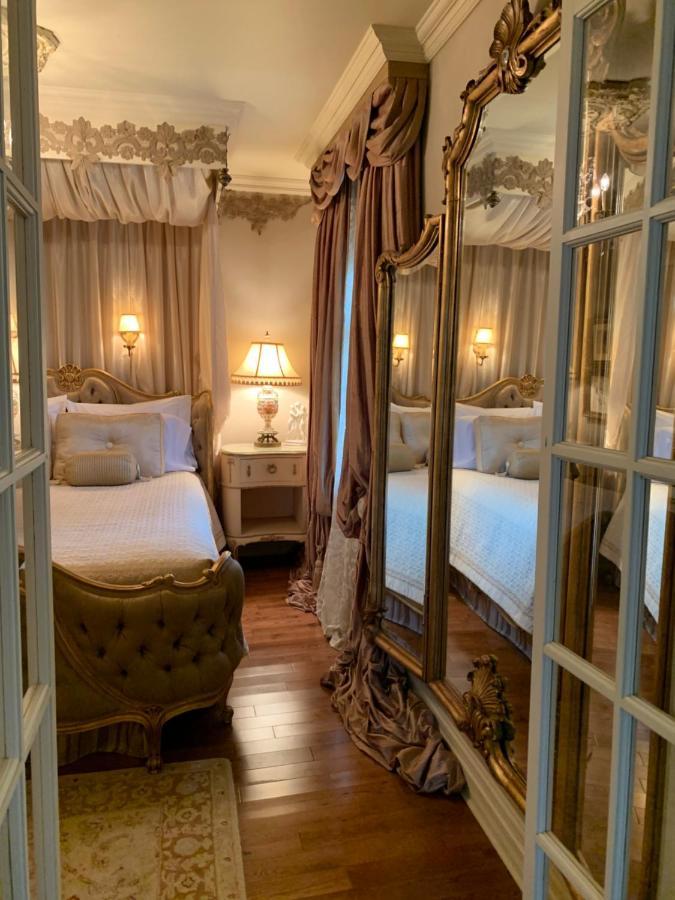 Russell Manor Bed & Breakfast Morrisburg Exterior foto