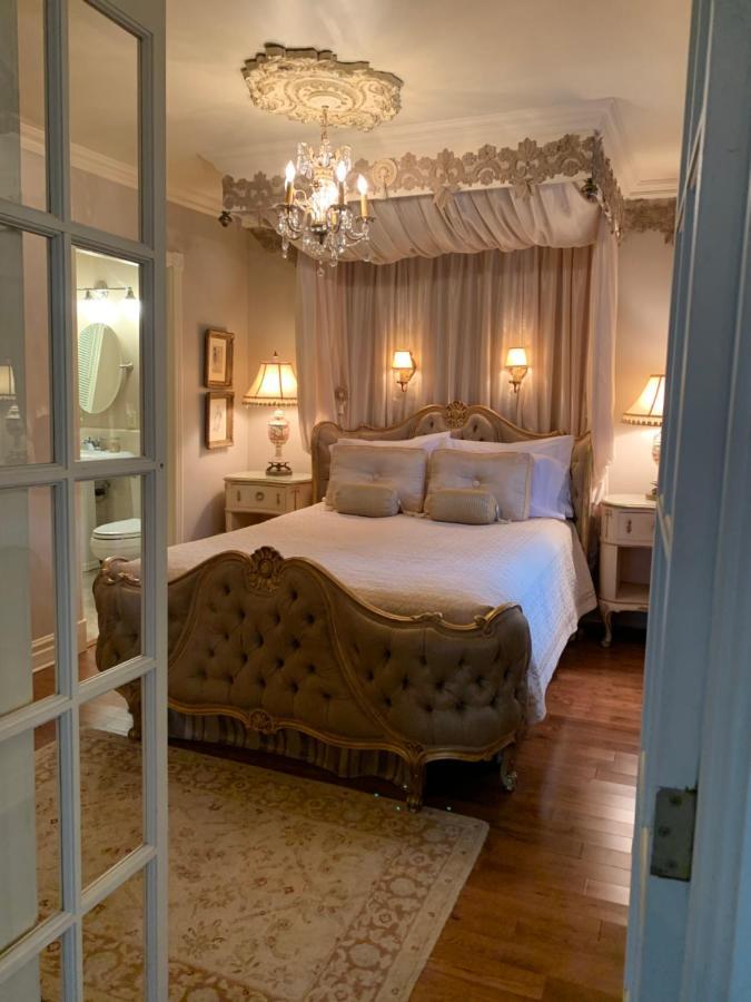 Russell Manor Bed & Breakfast Morrisburg Exterior foto