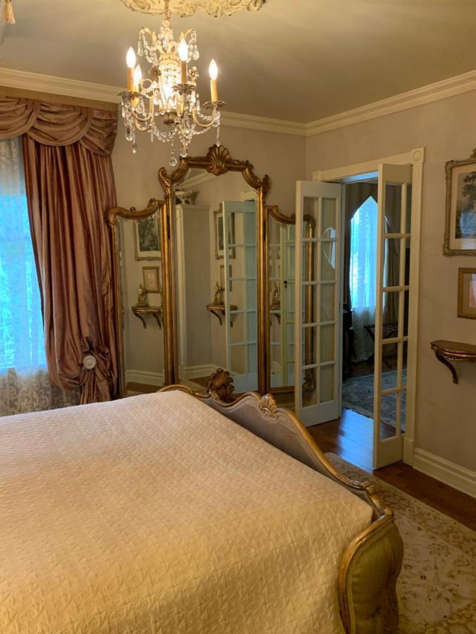 Russell Manor Bed & Breakfast Morrisburg Exterior foto