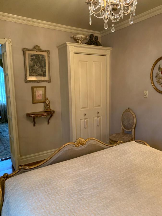 Russell Manor Bed & Breakfast Morrisburg Exterior foto