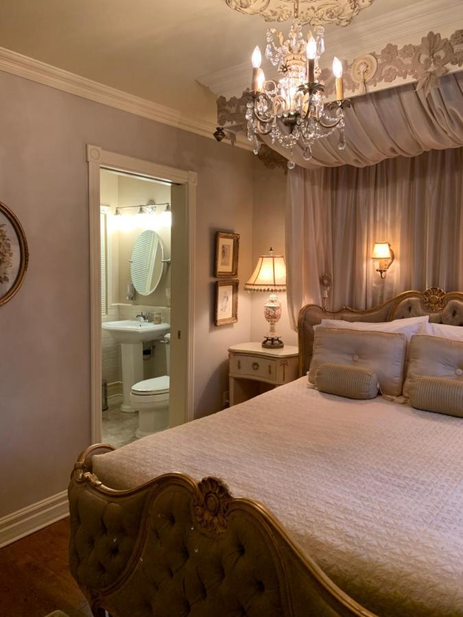 Russell Manor Bed & Breakfast Morrisburg Exterior foto