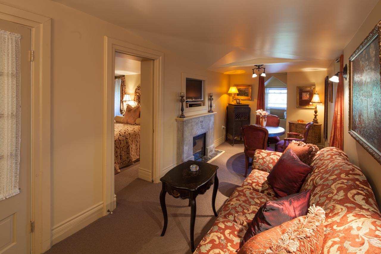 Russell Manor Bed & Breakfast Morrisburg Exterior foto