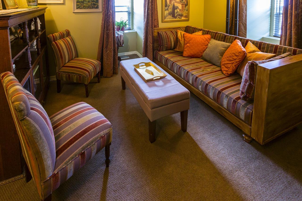 Russell Manor Bed & Breakfast Morrisburg Exterior foto