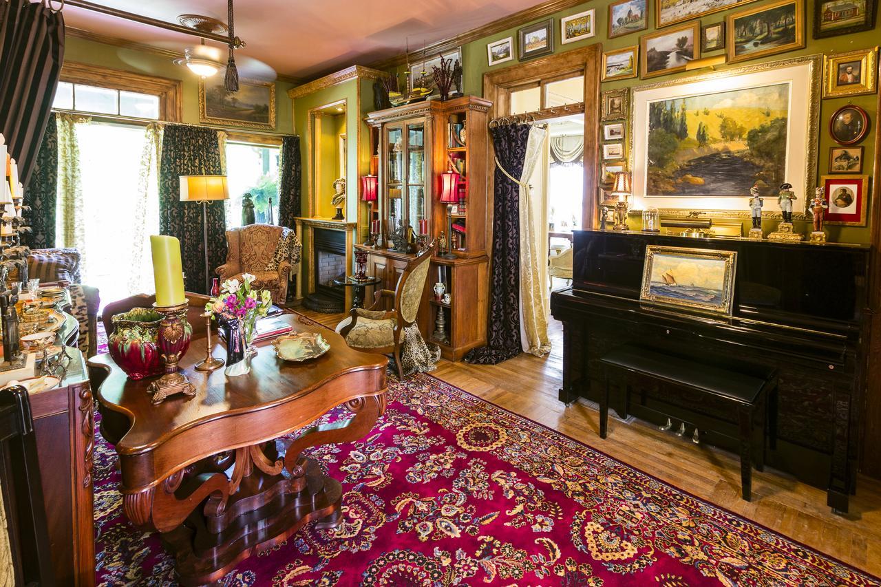 Russell Manor Bed & Breakfast Morrisburg Exterior foto