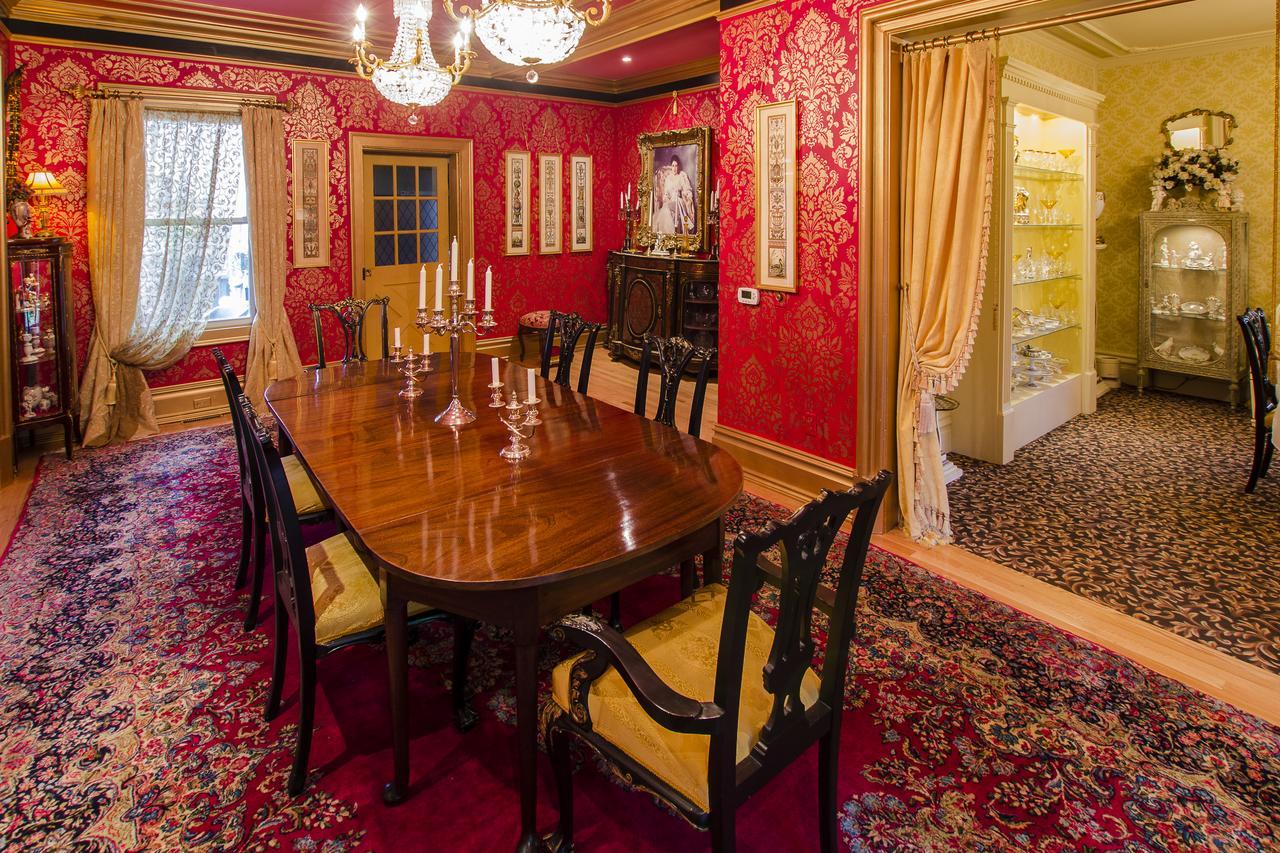 Russell Manor Bed & Breakfast Morrisburg Exterior foto