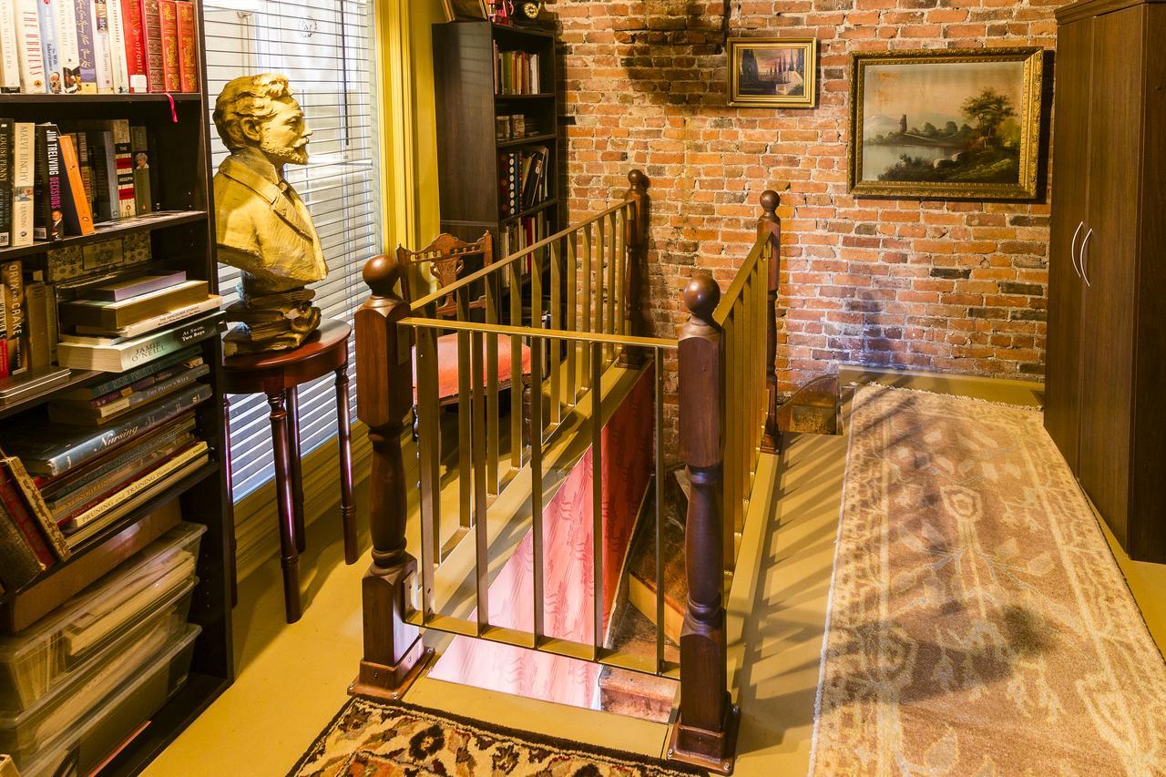 Russell Manor Bed & Breakfast Morrisburg Exterior foto