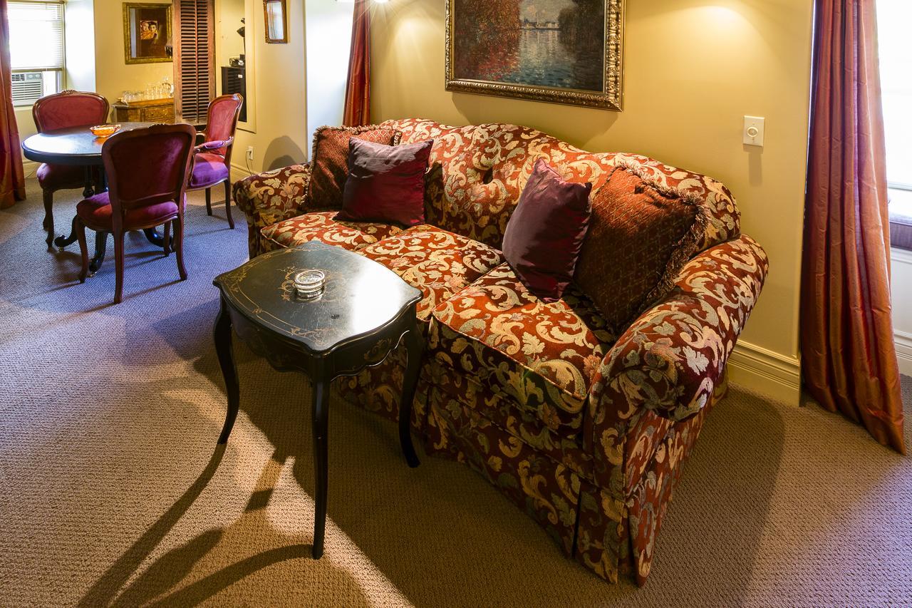 Russell Manor Bed & Breakfast Morrisburg Exterior foto