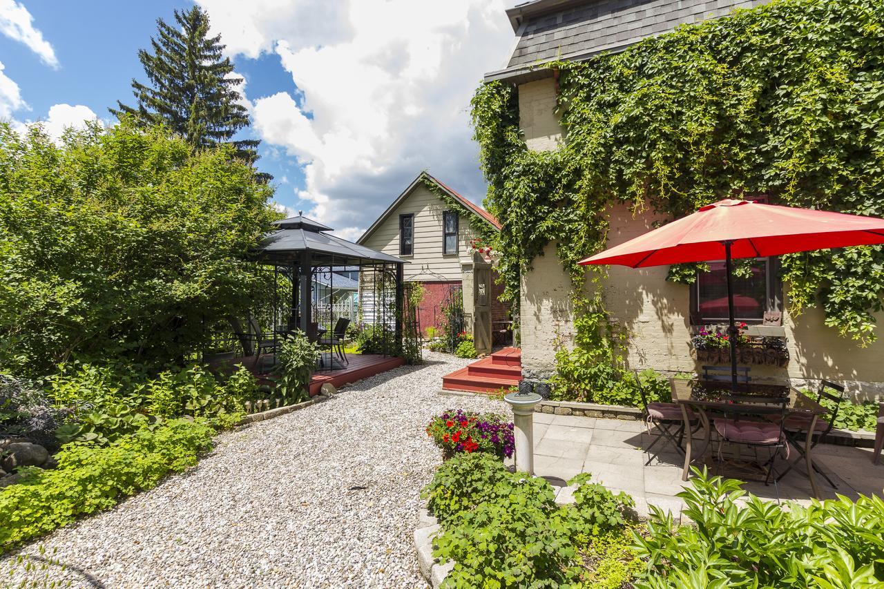 Russell Manor Bed & Breakfast Morrisburg Exterior foto