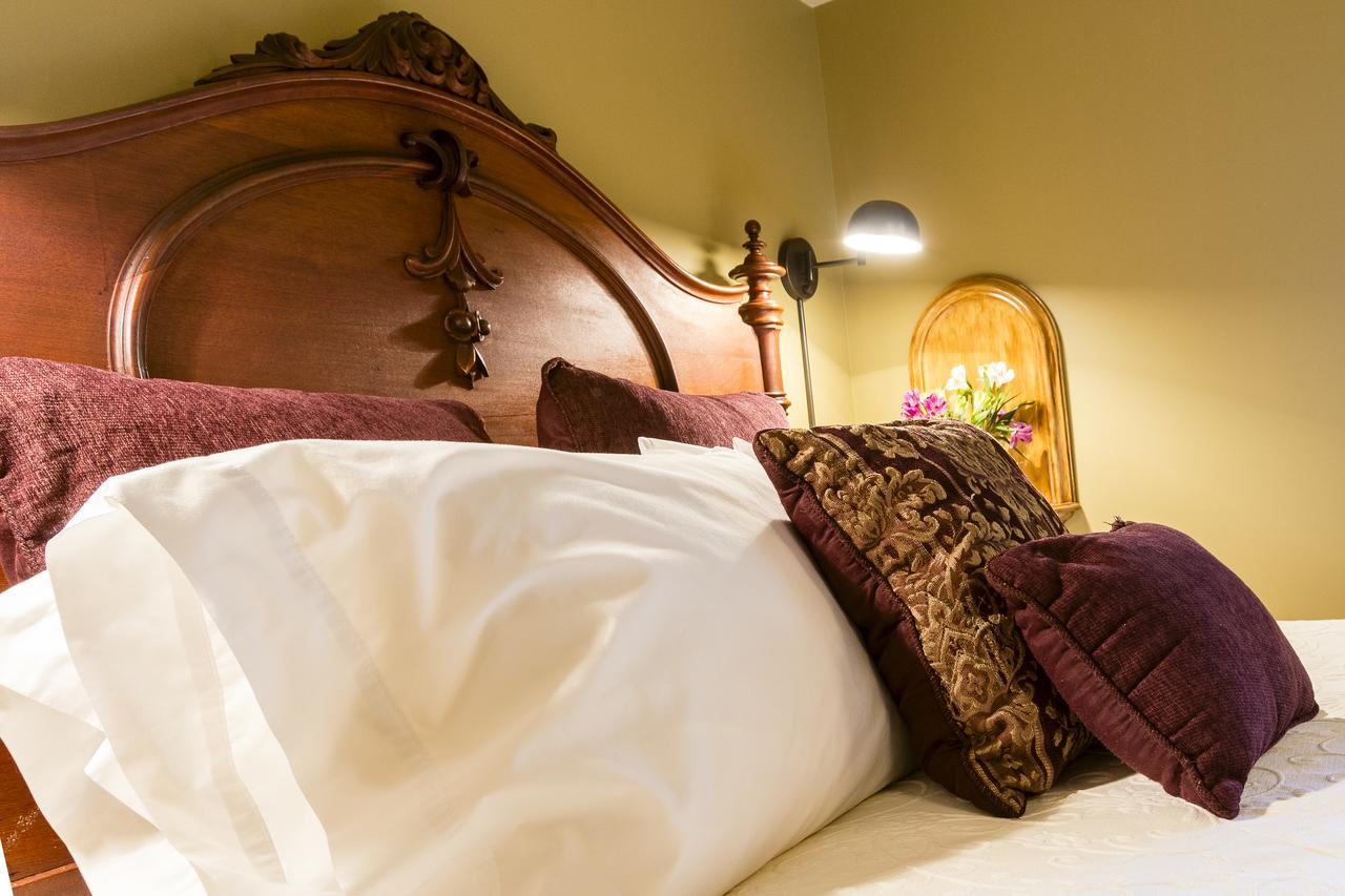 Russell Manor Bed & Breakfast Morrisburg Exterior foto
